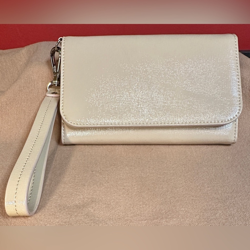 Nordstrom Beige Leather Wristlet Trifold Wallet with Cell Phone Pocket